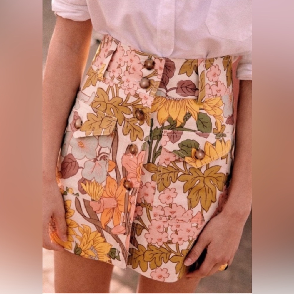 Sezane - Bettie Skirt
Color: 70s Boho (Cream w/Floral)
Size: US 4 (FR Size 36)